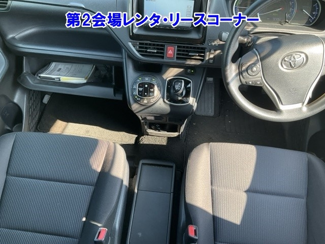 TOYOTA NOAH 2017