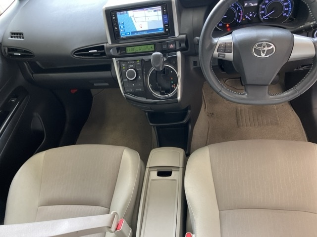 TOYOTA WISH 2013