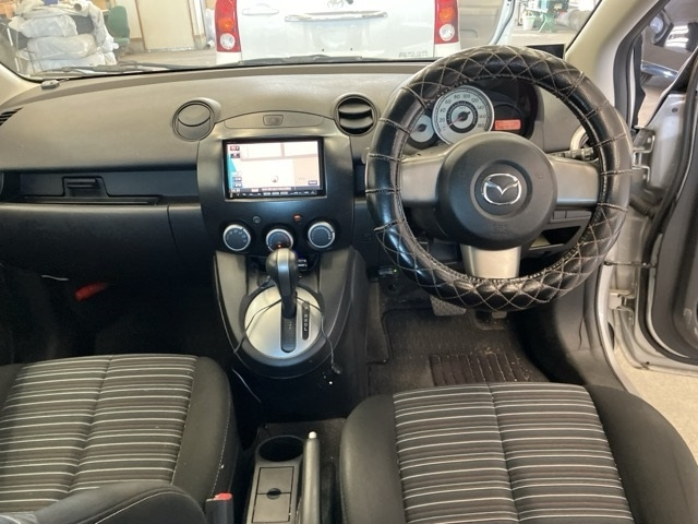 MAZDA DEMIO 2010