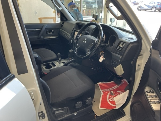 MITSUBISHI PAJERO 2011