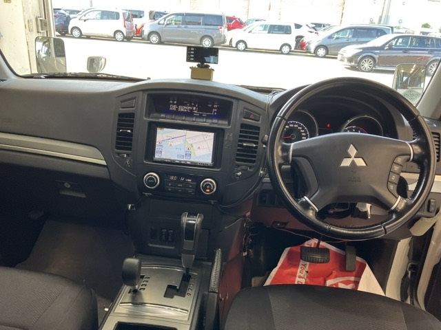 MITSUBISHI PAJERO 2011