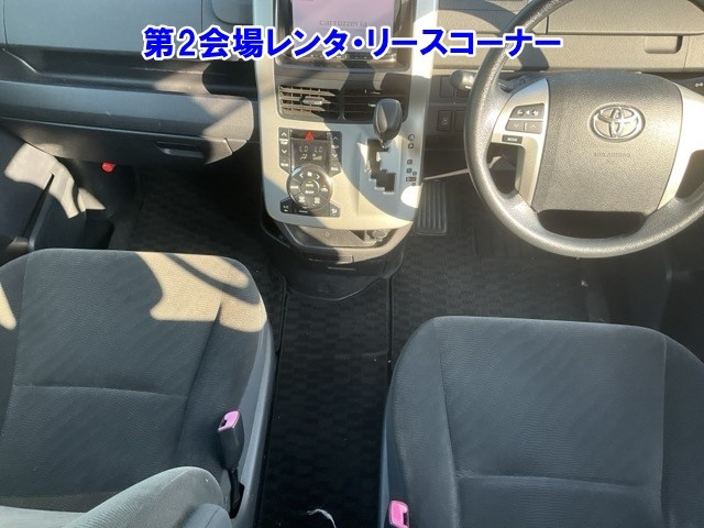 TOYOTA VOXY 2014