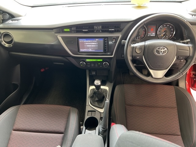 TOYOTA AURIS 2015