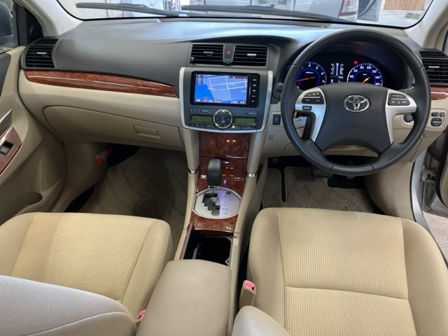 TOYOTA PREMIO 2015