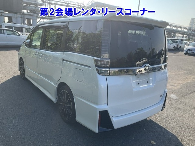 TOYOTA VOXY 2020