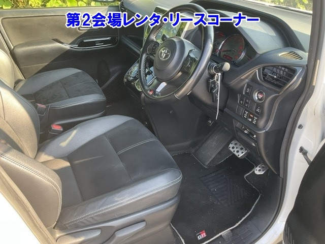 TOYOTA VOXY 2020