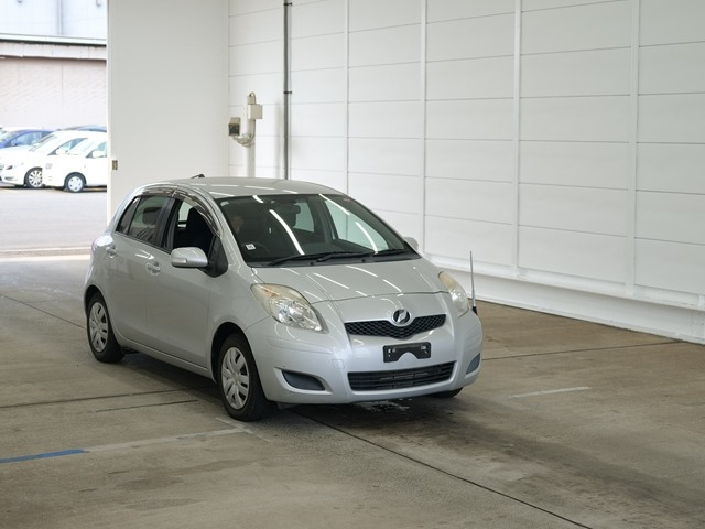 TOYOTA VITZ 2010