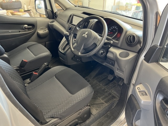 MITSUBISHI DELICA 2017