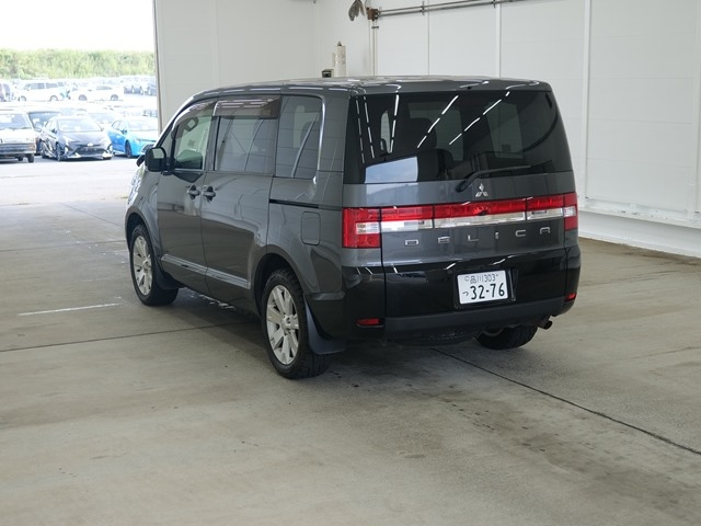 MITSUBISHI DELICA D5 2012