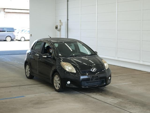 TOYOTA VITZ 2010