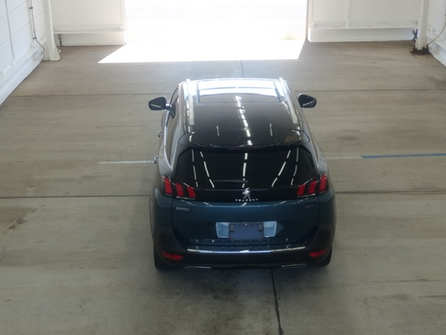 PEUGEOT 5008 2018