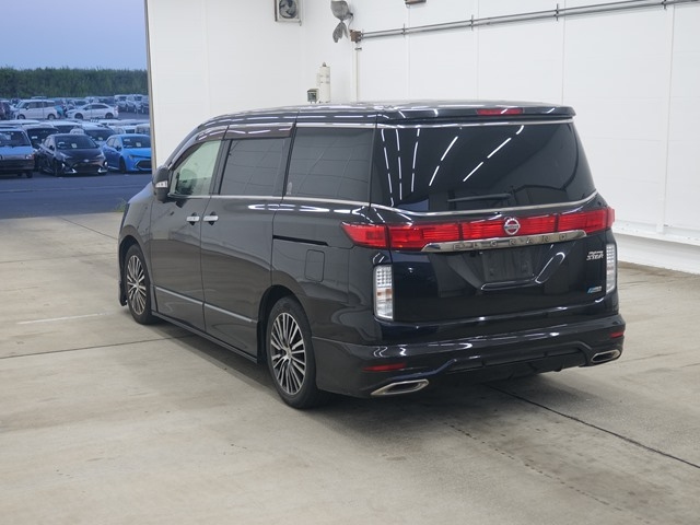 NISSAN ELGRAND 2011