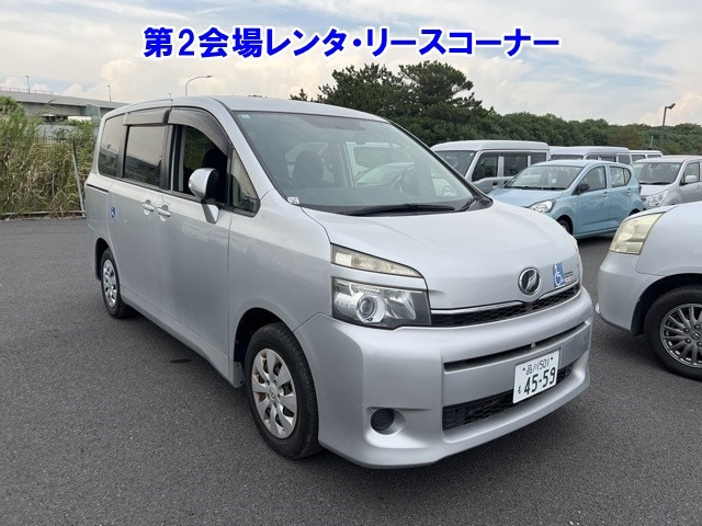TOYOTA VOXY 2013