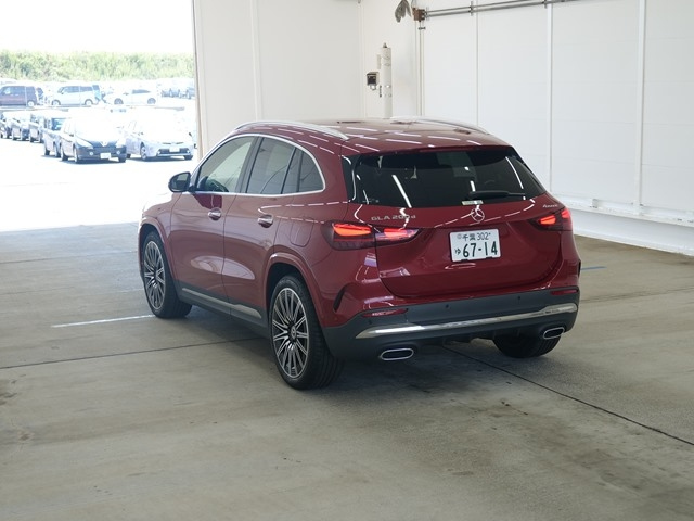 MERCEDES BENZ GLA CLASS 2023