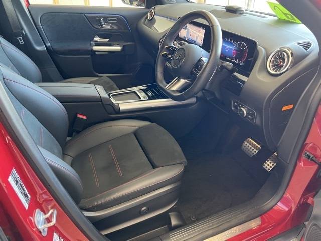 MERCEDES BENZ GLA CLASS 2023