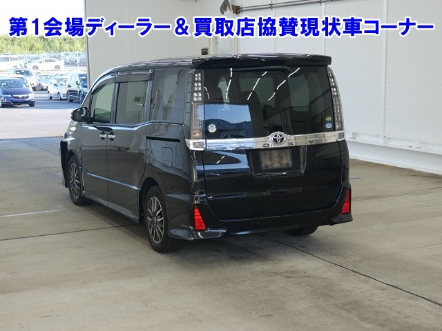 TOYOTA VOXY 2017