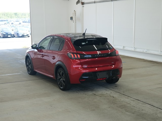 PEUGEOT 208 2021