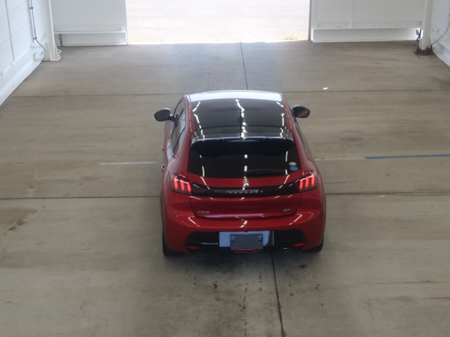 PEUGEOT 208 2021