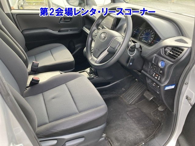 TOYOTA VOXY 2019