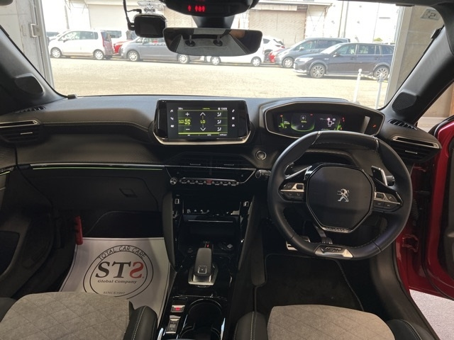 PEUGEOT 208 2021