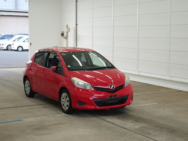 TOYOTA VITZ 2011