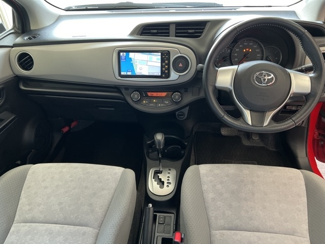 TOYOTA VITZ 2011