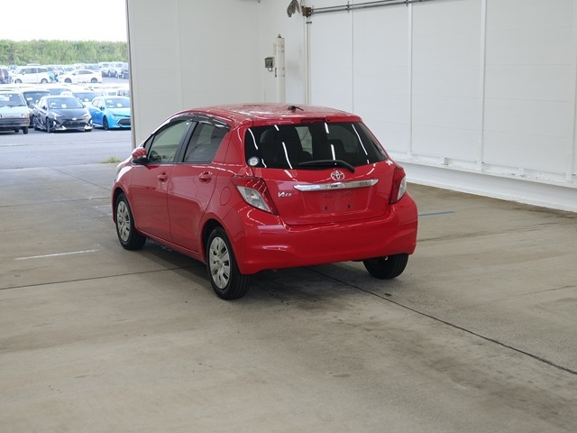 TOYOTA VITZ 2011