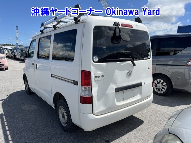 TOYOTA TOWN ACE VAN 2016