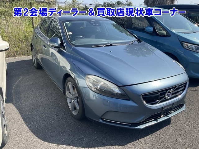 VOLVO V40 2013