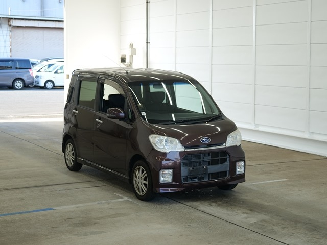 SUBARU LUCRA 2011