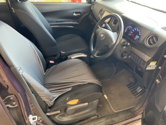 SUBARU LUCRA 2011