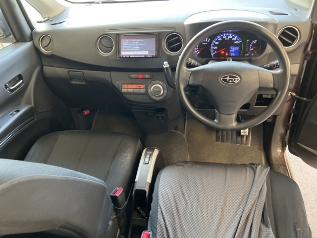 SUBARU LUCRA 2011