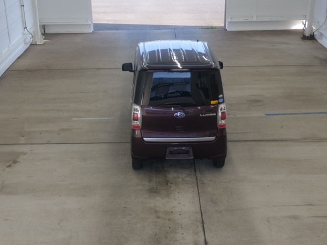 SUBARU LUCRA 2011