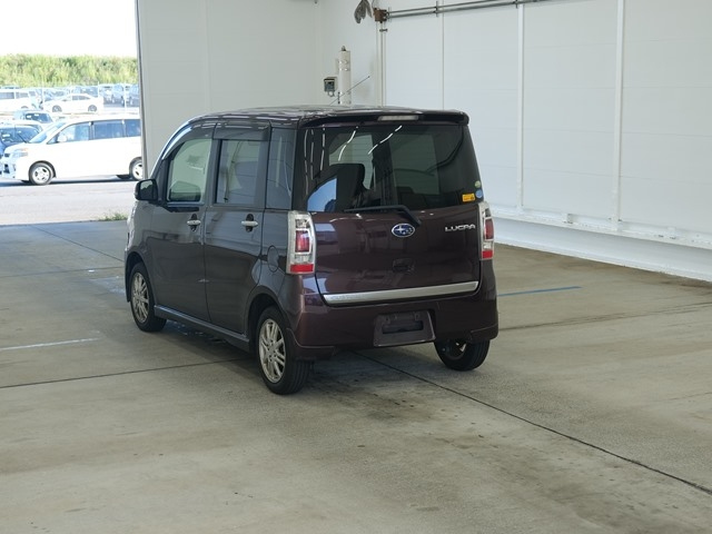 SUBARU LUCRA 2011