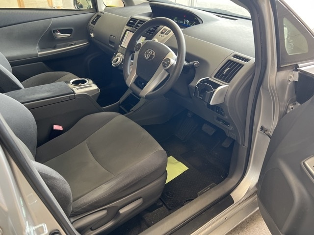 TOYOTA PRIUS ALPHA 2012