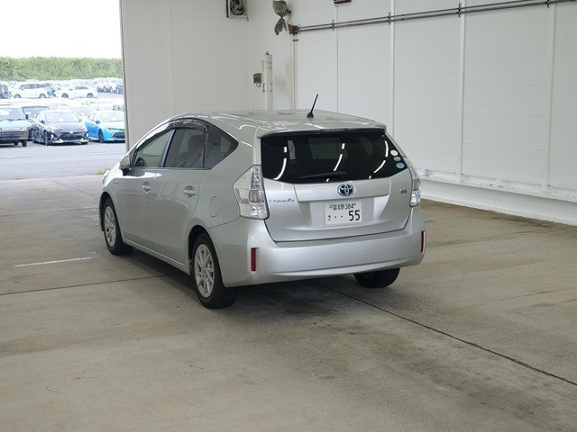 TOYOTA PRIUS ALPHA 2012