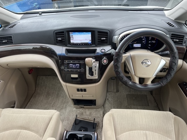 NISSAN ELGRAND 2010