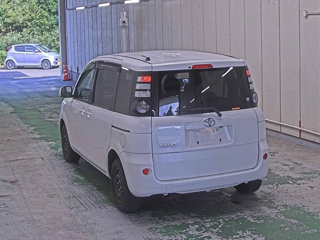 TOYOTA SIENTA 2010