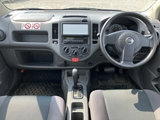 NISSAN AD 2010