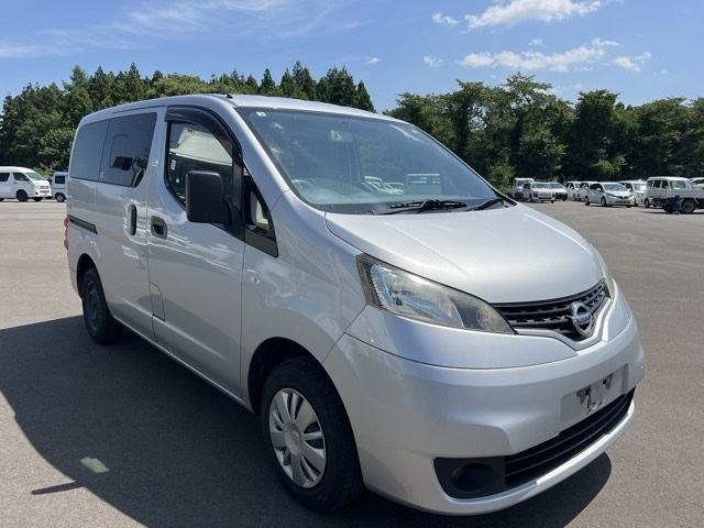 NISSAN NV200 2018