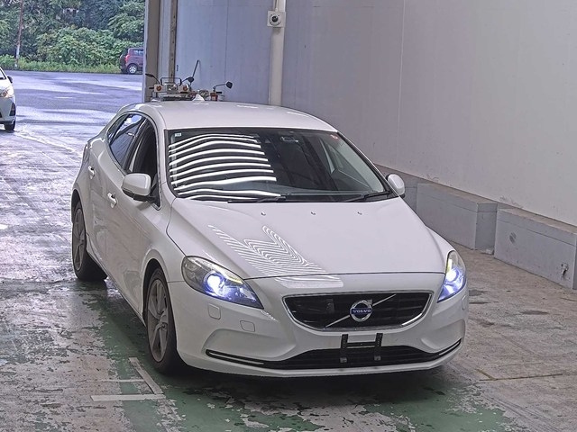 VOLVO V40 2014