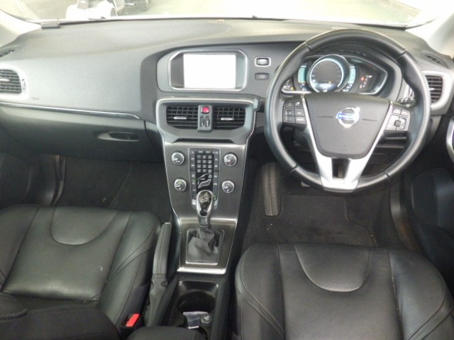 VOLVO V40 2014