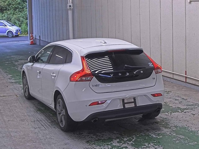 VOLVO V40 2014