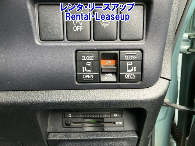 TOYOTA NOAH 2014