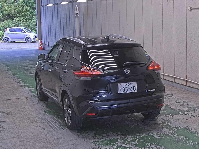 NISSAN KIX 2020