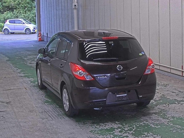 NISSAN TIIDA 2010