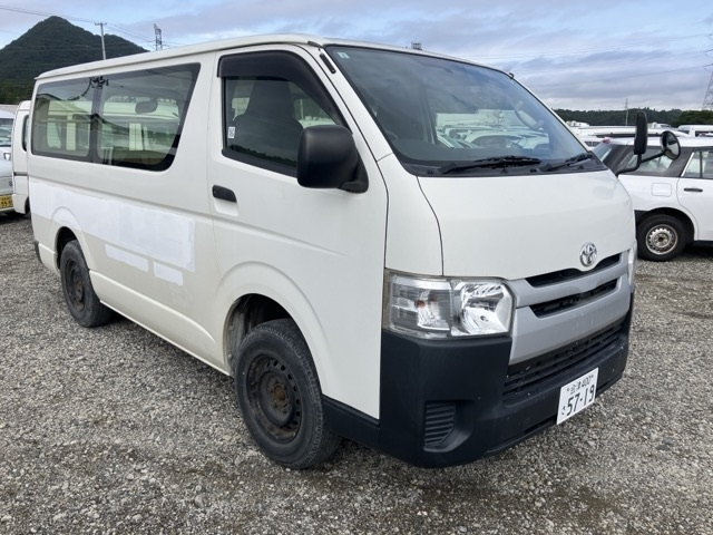 TOYOTA HIACE VAN 2015