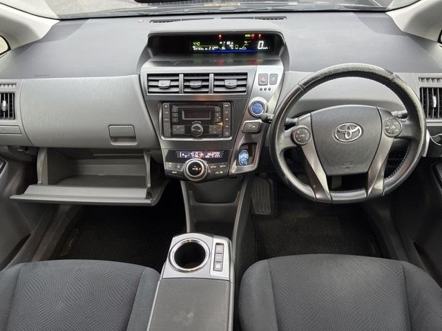 TOYOTA PRIUS ALPHA 2014