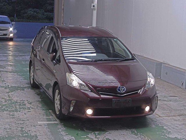 TOYOTA PRIUS ALPHA 2014