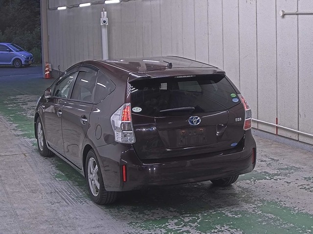TOYOTA PRIUS ALPHA 2014